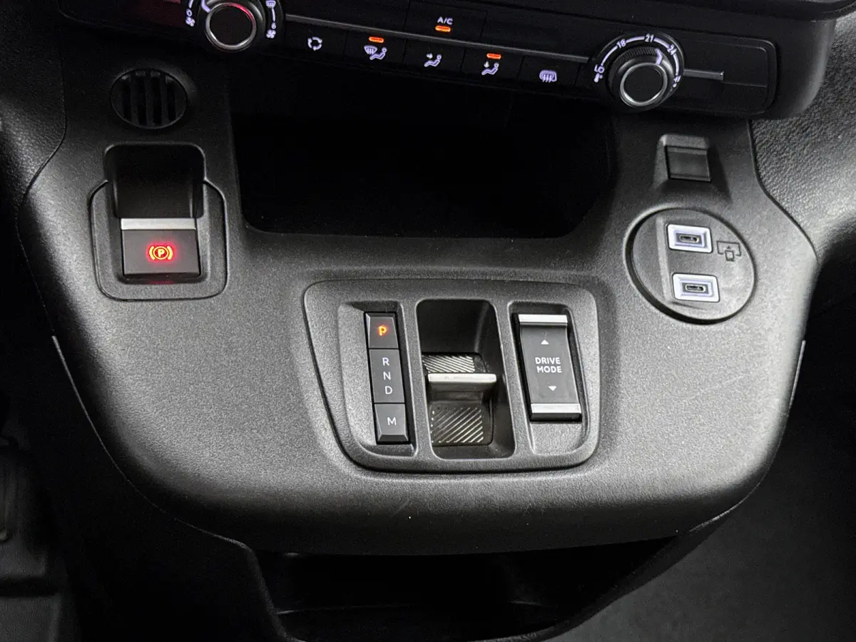 1.5D L1H1 Edition 130pk Navigatie Camera systeem Carplay Cruise control