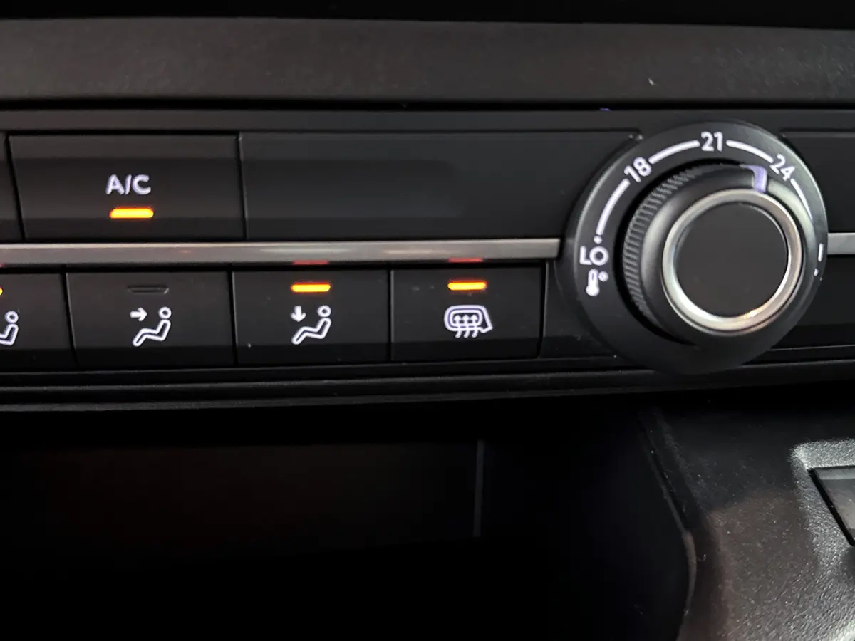 1.5D L1H1 Edition 130pk Navigatie Camera systeem Carplay Cruise control