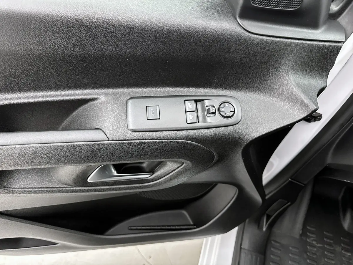1.5D L1H1 Edition 130pk Navigatie Camera systeem Carplay Cruise control