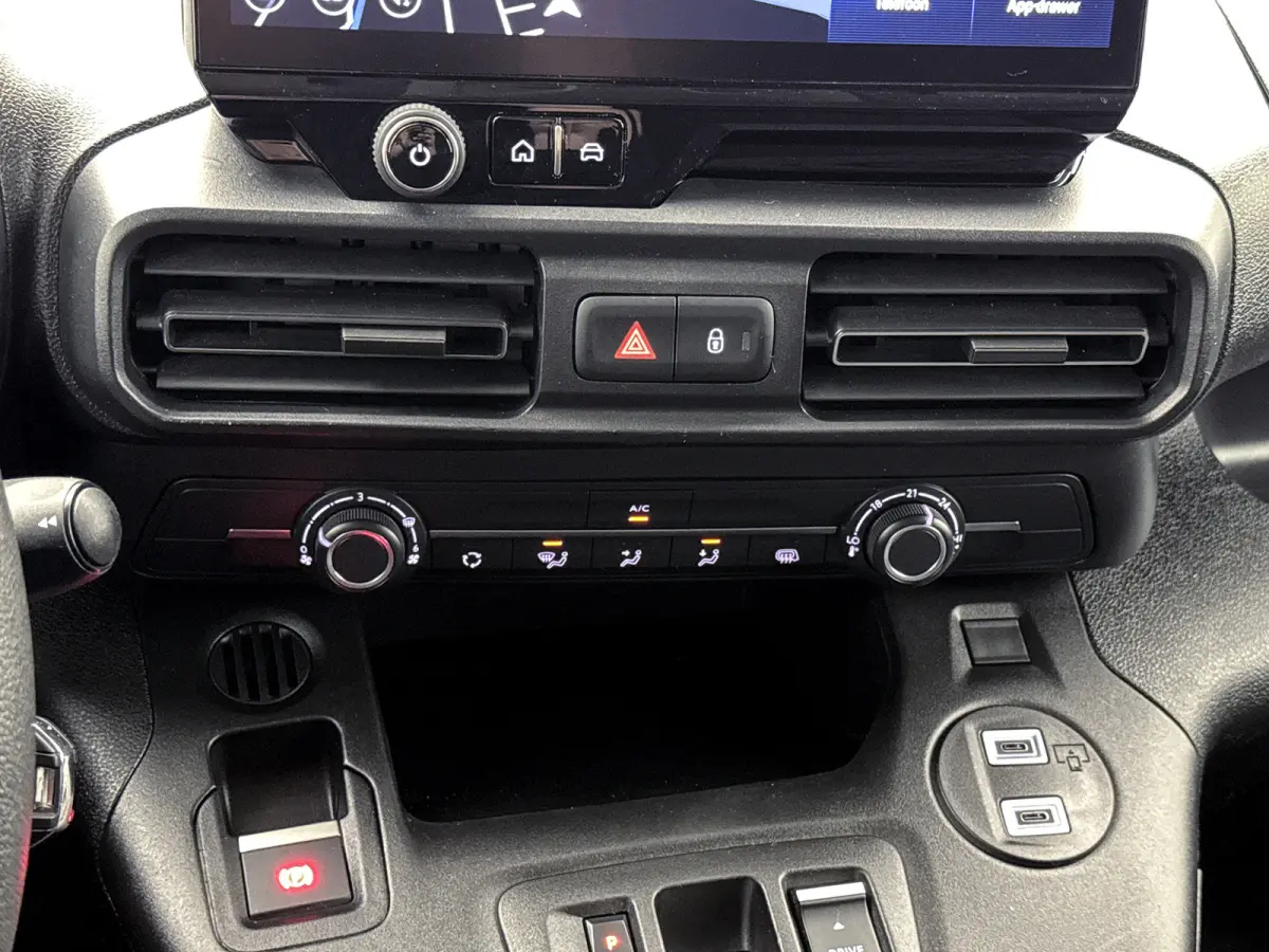 1.5D L1H1 Edition 130pk Navigatie Camera systeem Carplay Cruise control
