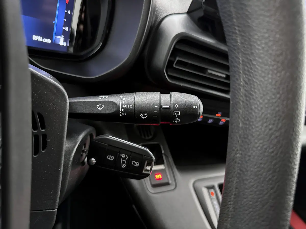 1.5D L1H1 Edition 130pk Navigatie Camera systeem Carplay Cruise control