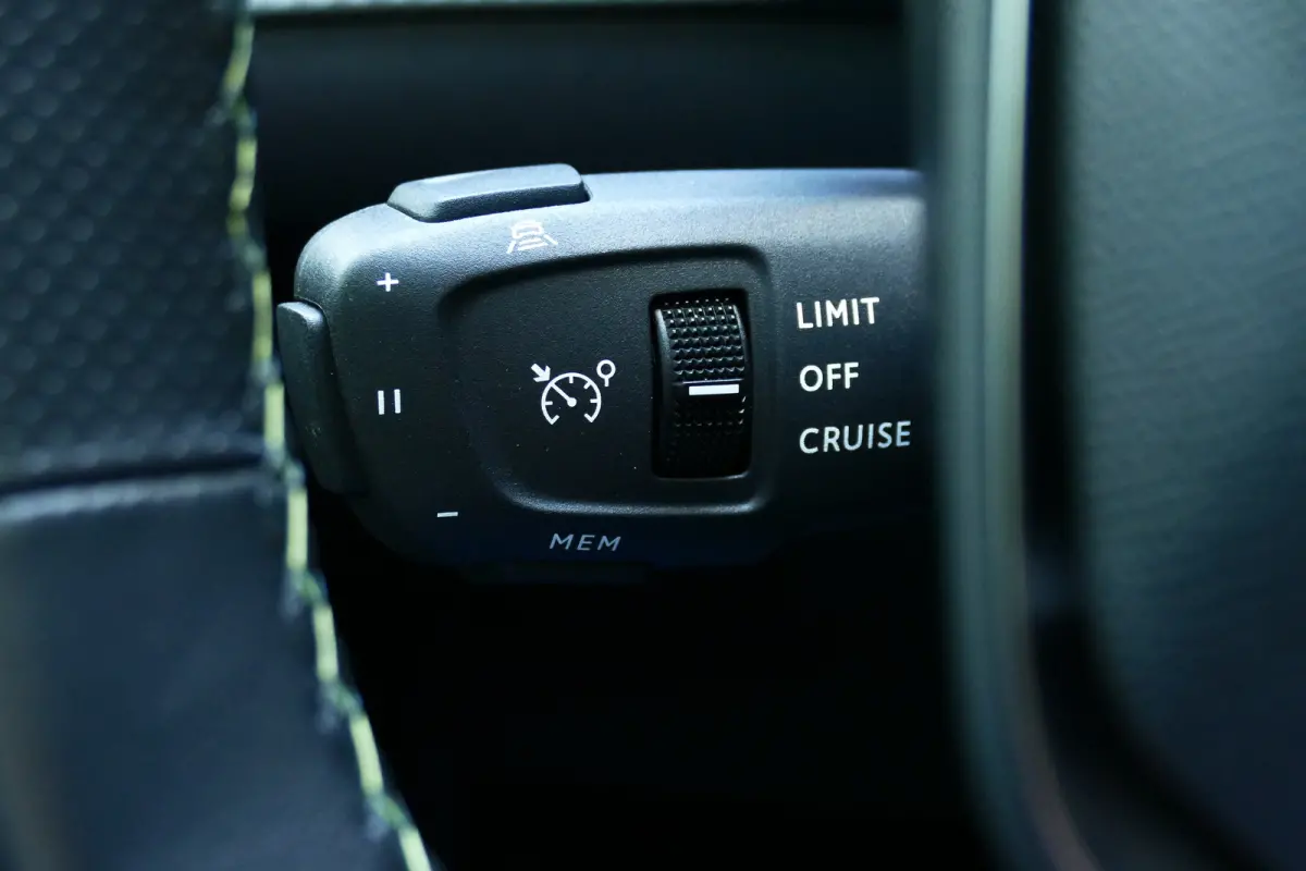 HYBRID 136PK GT AUTOMAAT / NAVI / CLIMA / PDC / 17" LMV / CAMERA V+A / PANO.DAK / FULL-LED / KEYLESS / BLUETOOTH / ADAPT. CRUISECONTROL / 1E EIGENAAR / SCHITTERENDE STAAT !!