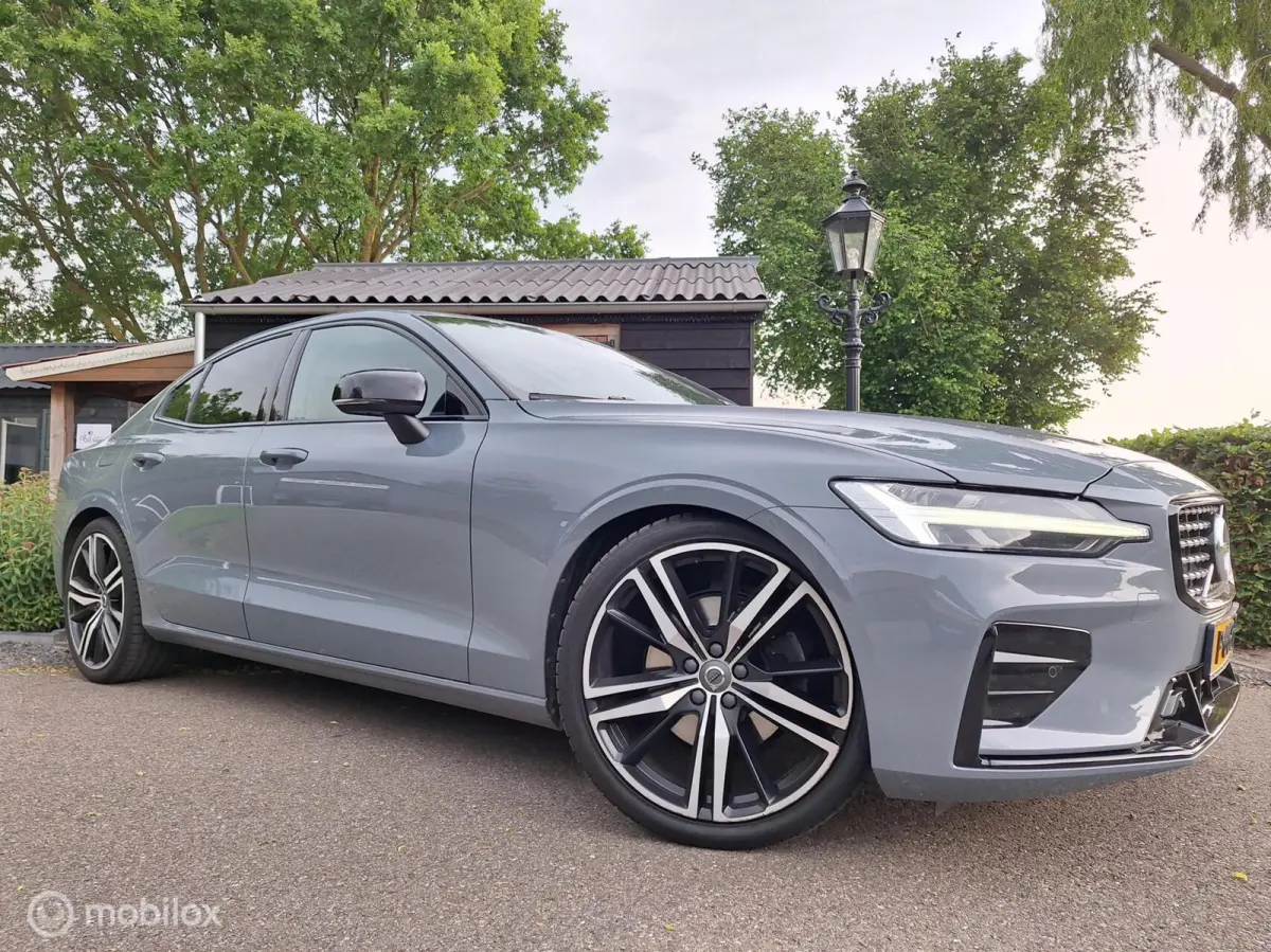 2.0 B3 R-Design NL-Auto ! 1e Eigenaar ! BTW-Auto ! Full-Option ! Thunder Grey Met.