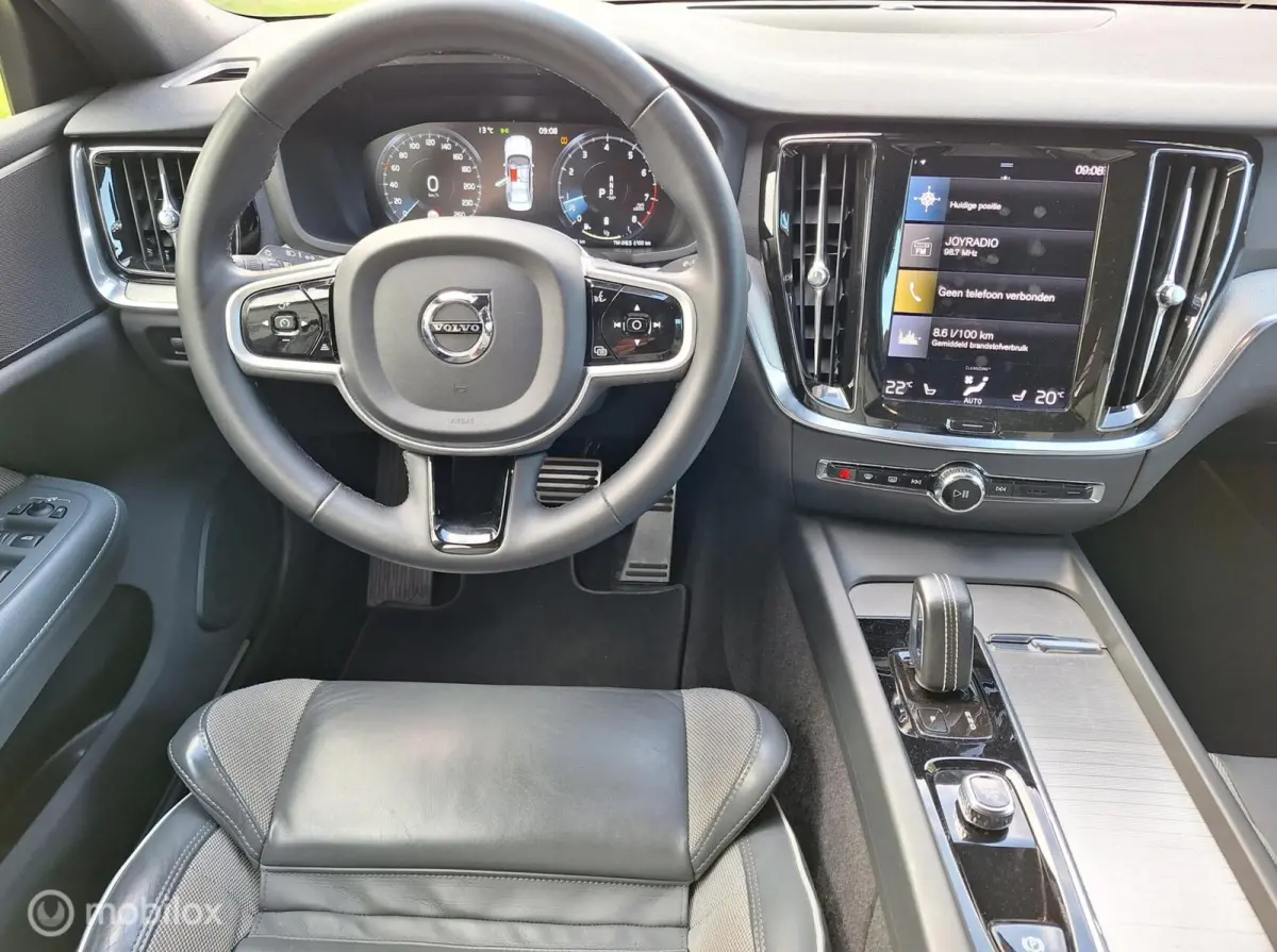 2.0 B3 R-Design NL-Auto ! 1e Eigenaar ! BTW-Auto ! Full-Option ! Thunder Grey Met.
