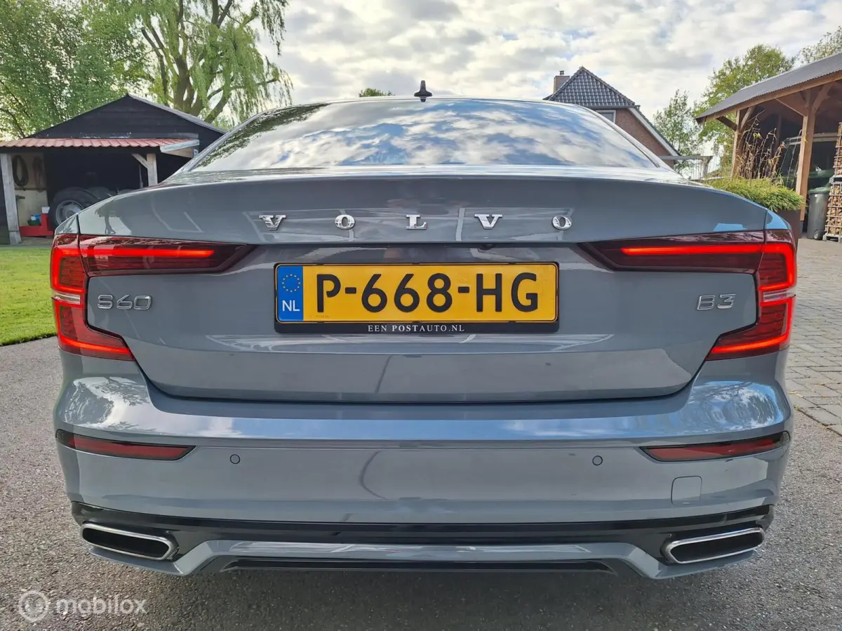2.0 B3 R-Design NL-Auto ! 1e Eigenaar ! BTW-Auto ! Full-Option ! Thunder Grey Met.