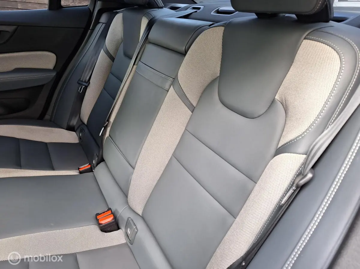 2.0 B3 R-Design NL-Auto ! 1e Eigenaar ! BTW-Auto ! Full-Option ! Thunder Grey Met.