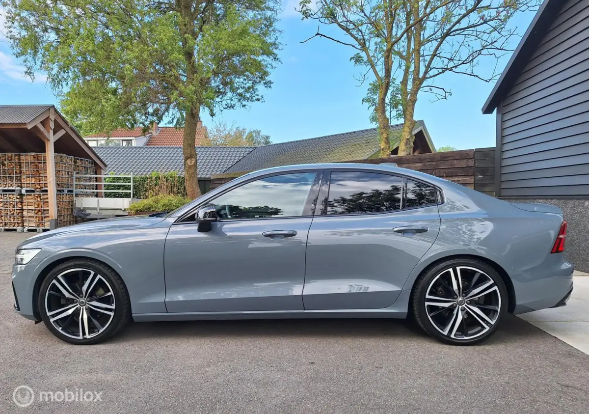 2.0 B3 R-Design NL-Auto ! 1e Eigenaar ! BTW-Auto ! Full-Option ! Thunder Grey Met.