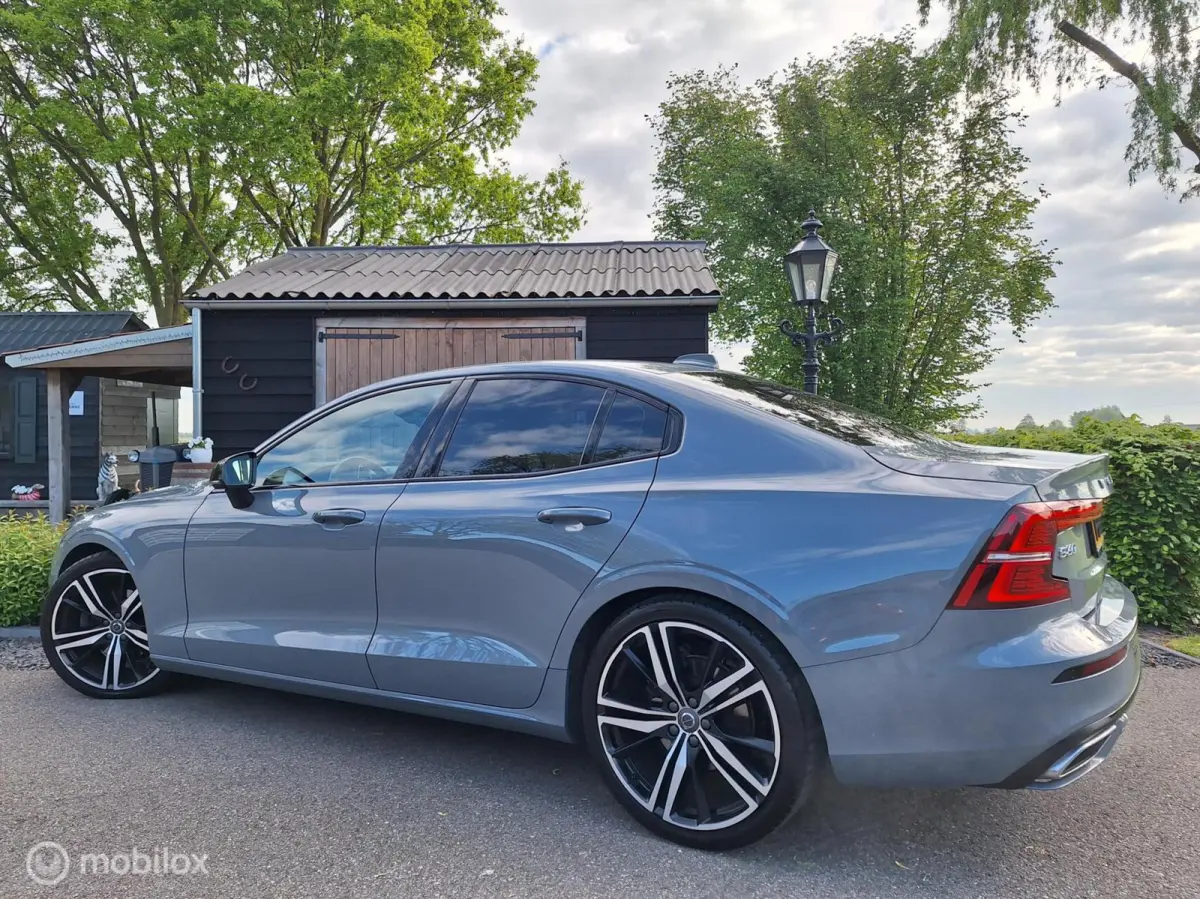 2.0 B3 R-Design NL-Auto ! 1e Eigenaar ! BTW-Auto ! Full-Option ! Thunder Grey Met.