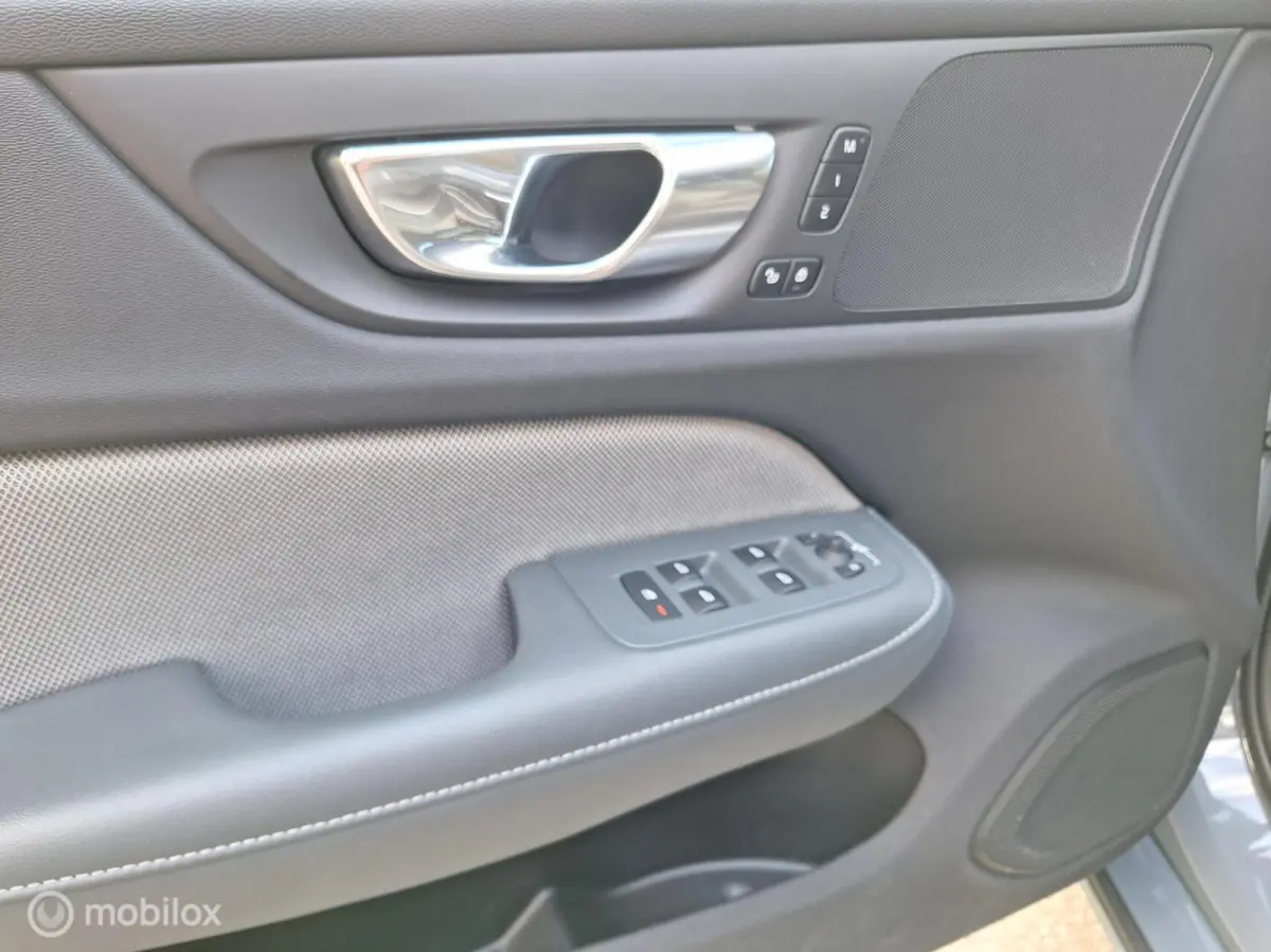 2.0 B3 R-Design NL-Auto ! 1e Eigenaar ! BTW-Auto ! Full-Option ! Thunder Grey Met.