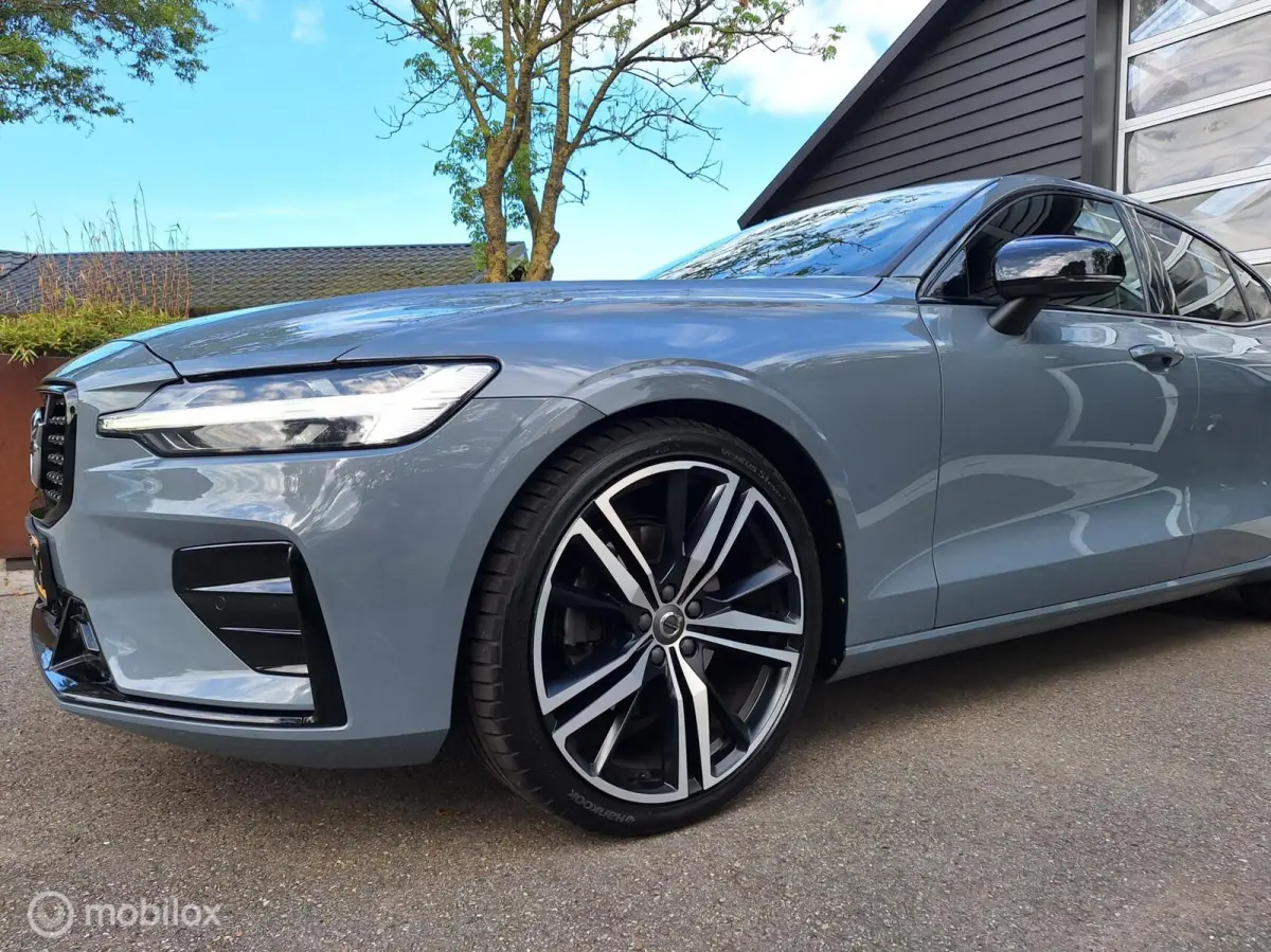 2.0 B3 R-Design NL-Auto ! 1e Eigenaar ! BTW-Auto ! Full-Option ! Thunder Grey Met.