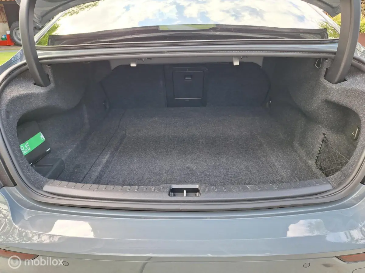 2.0 B3 R-Design NL-Auto ! 1e Eigenaar ! BTW-Auto ! Full-Option ! Thunder Grey Met.