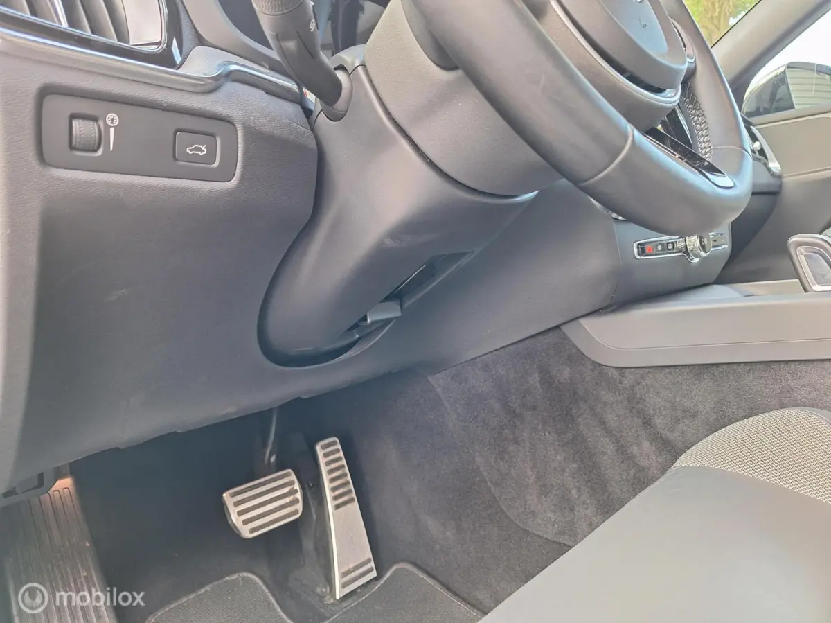2.0 B3 R-Design NL-Auto ! 1e Eigenaar ! BTW-Auto ! Full-Option ! Thunder Grey Met.