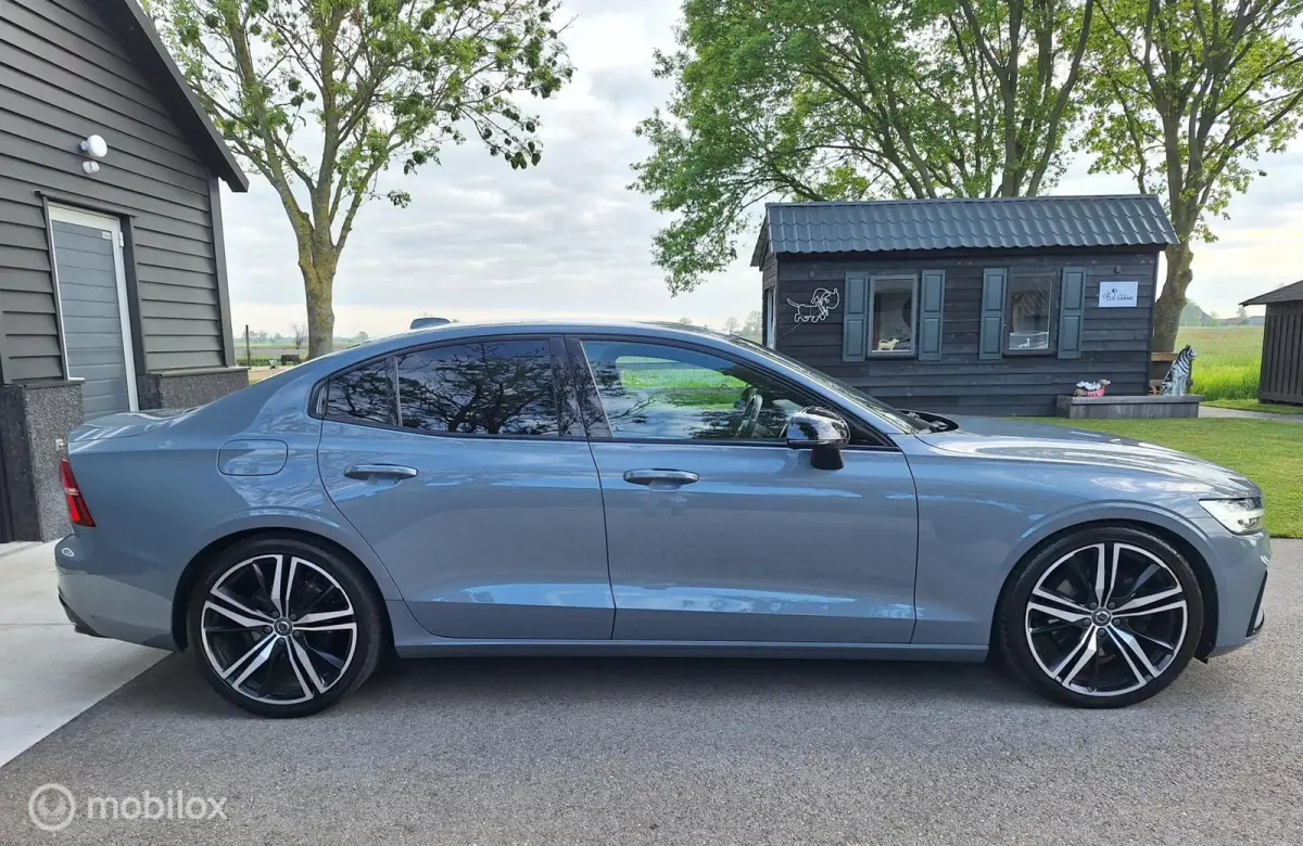 2.0 B3 R-Design NL-Auto ! 1e Eigenaar ! BTW-Auto ! Full-Option ! Thunder Grey Met.