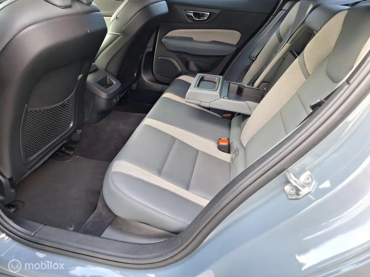 2.0 B3 R-Design NL-Auto ! 1e Eigenaar ! BTW-Auto ! Full-Option ! Thunder Grey Met.