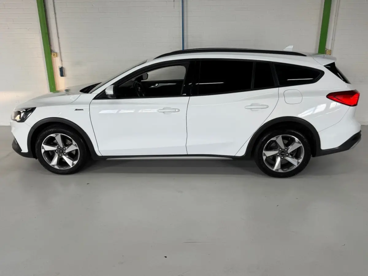 ACTIVE / AppleCarplay / Cruise / Stoelverwarming / Stuurverwarming / PDC / Boekjes en historie aanwezig.