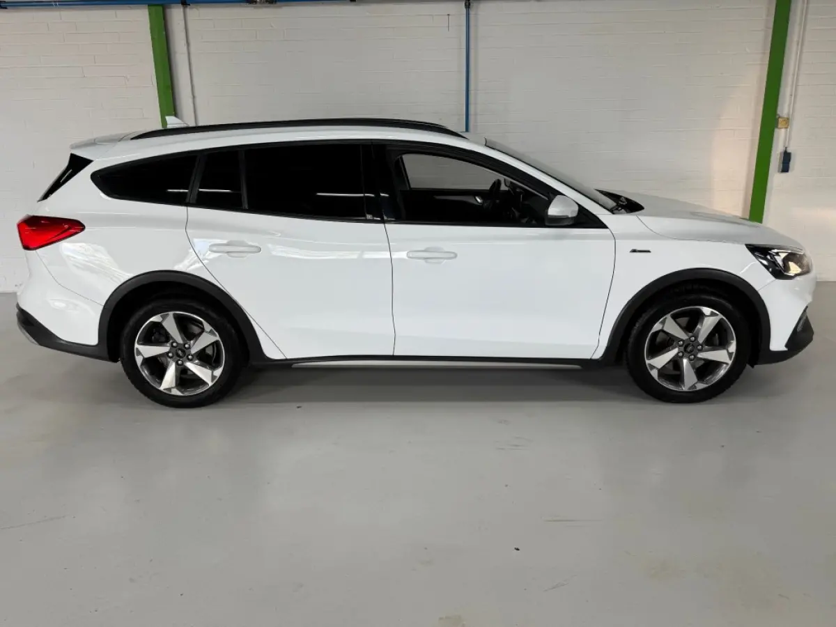 ACTIVE / AppleCarplay / Cruise / Stoelverwarming / Stuurverwarming / PDC / Boekjes en historie aanwezig.