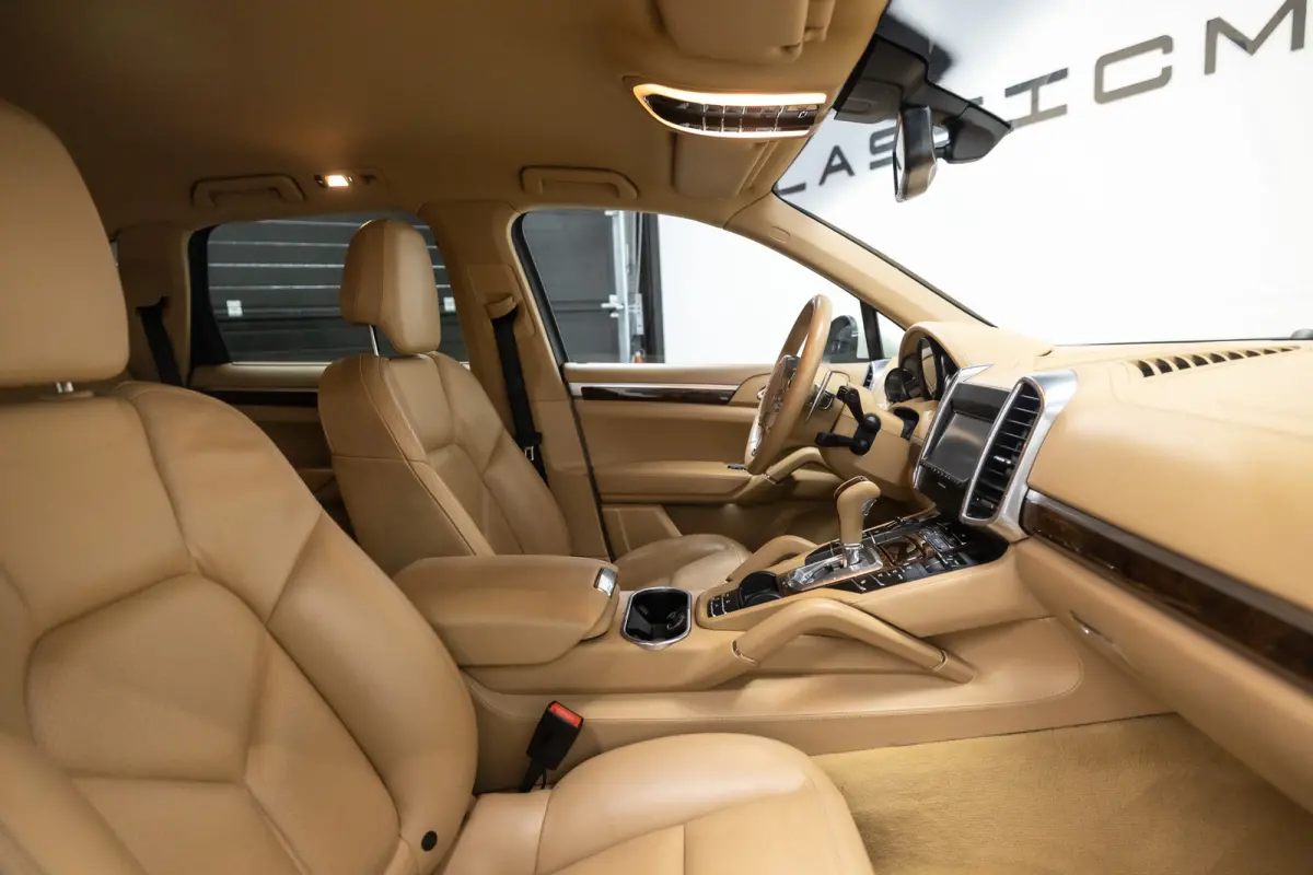 3.0 S Hybrid Btw auto, Fiscale waarde € 8.000,- (€ 28.884,30 Ex B.T.W) DEALER AUTO Dealer auto
