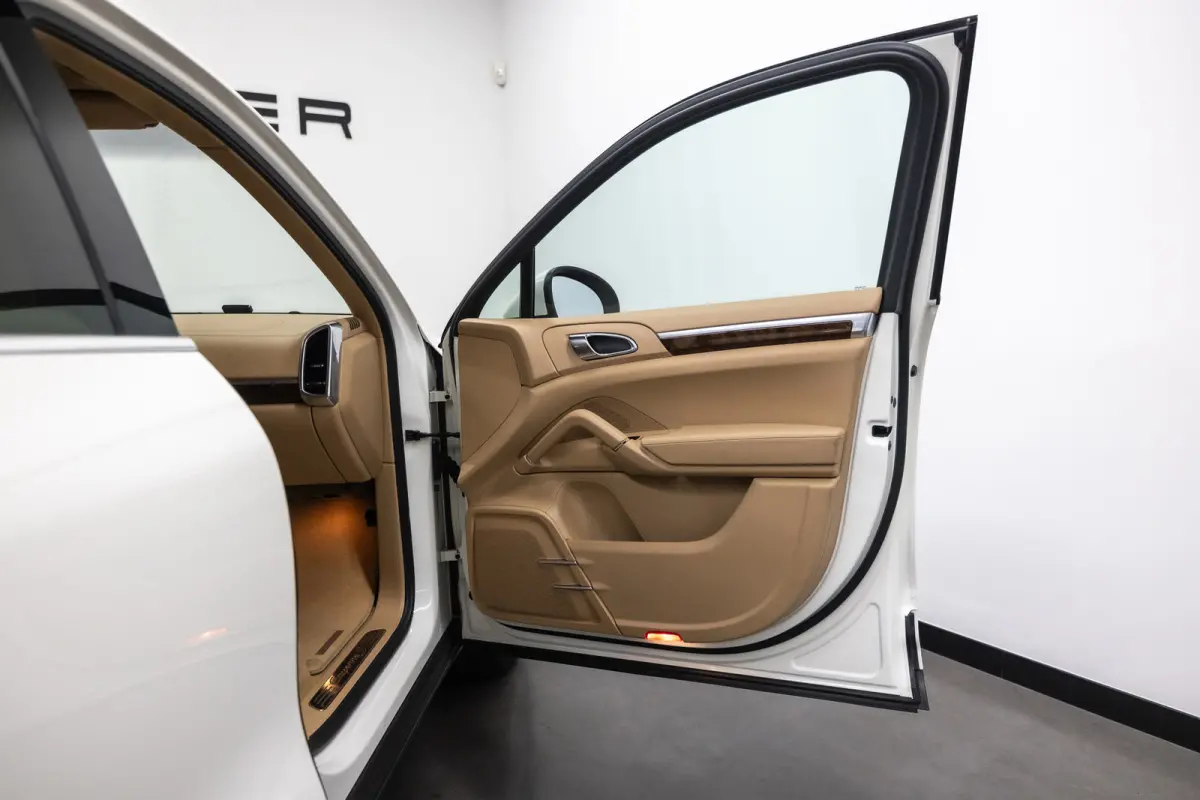 3.0 S Hybrid Btw auto, Fiscale waarde € 8.000,- (€ 28.884,30 Ex B.T.W) DEALER AUTO Dealer auto
