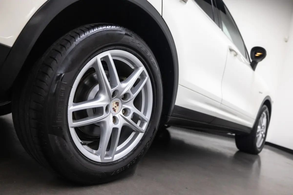 3.0 S Hybrid Btw auto, Fiscale waarde € 8.000,- (€ 28.884,30 Ex B.T.W) DEALER AUTO Dealer auto