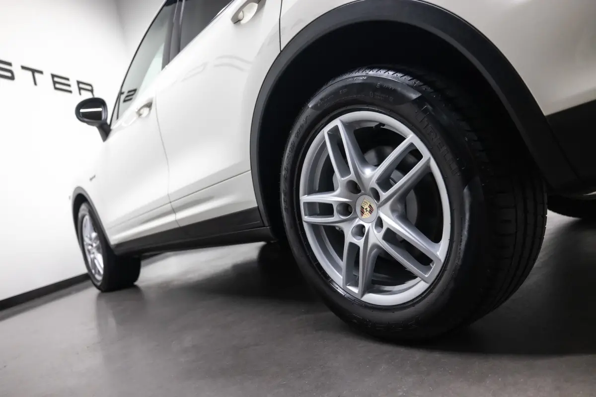 3.0 S Hybrid Btw auto, Fiscale waarde € 8.000,- (€ 28.884,30 Ex B.T.W) DEALER AUTO Dealer auto