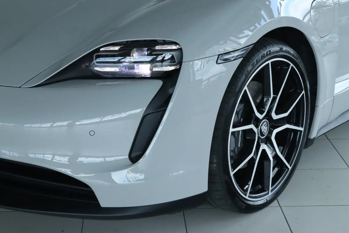 93 kWh ''OP AFSPRAAK'' | Performance Plus | SoH 90% | Adapt. Cruise | Luchtvering | Panoramadak | Stoelverwarming | Camera | Keyless | Memory | Carplay |
