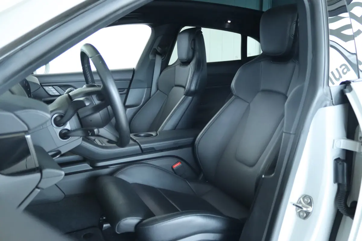 93 kWh ''OP AFSPRAAK'' | Performance Plus | SoH 90% | Adapt. Cruise | Luchtvering | Panoramadak | Stoelverwarming | Camera | Keyless | Memory | Carplay |