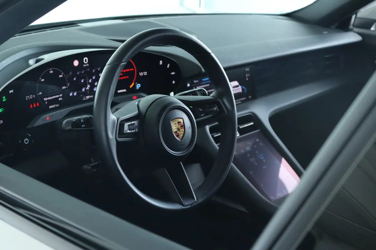 93 kWh ''OP AFSPRAAK'' | Performance Plus | SoH 90% | Adapt. Cruise | Luchtvering | Panoramadak | Stoelverwarming | Camera | Keyless | Memory | Carplay |