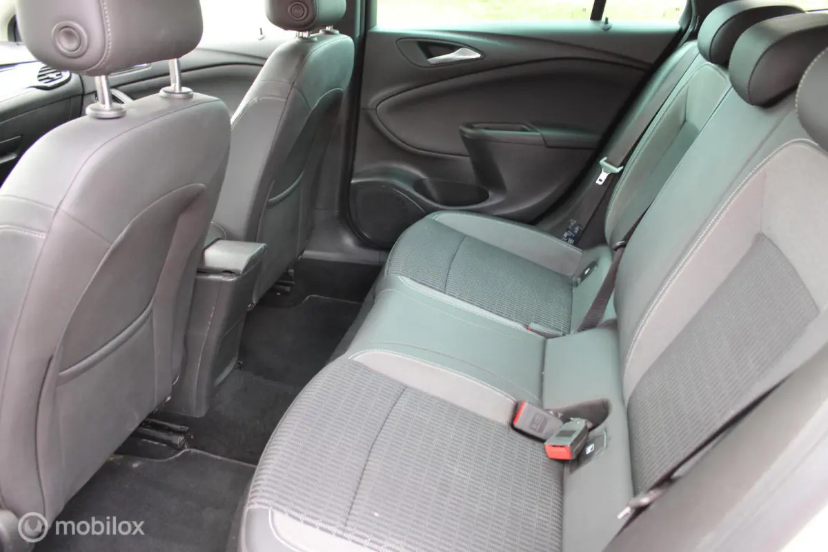 1.2 Design & Tech, Camera, Voor + achter Pdc, App connect, Clima, Dode hoek Detectie, Navi, Cruise, Comfort stoelen, 16 inch Lmv.