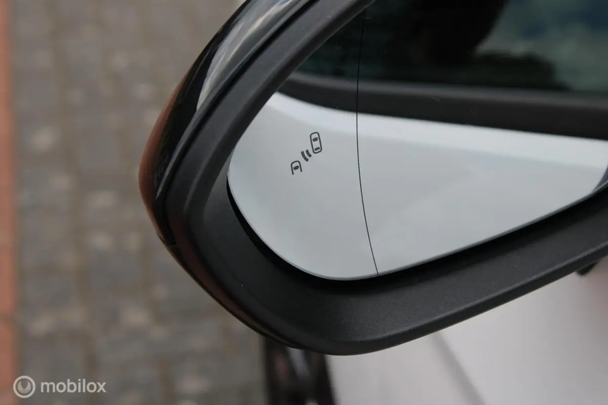 1.2 Design & Tech, Camera, Voor + achter Pdc, App connect, Clima, Dode hoek Detectie, Navi, Cruise, Comfort stoelen, 16 inch Lmv.