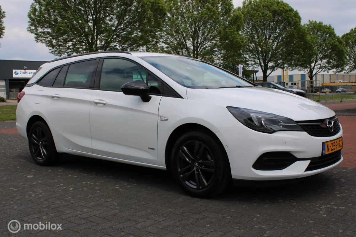 1.2 Design & Tech, Camera, Voor + achter Pdc, App connect, Clima, Dode hoek Detectie, Navi, Cruise, Comfort stoelen, 16 inch Lmv.