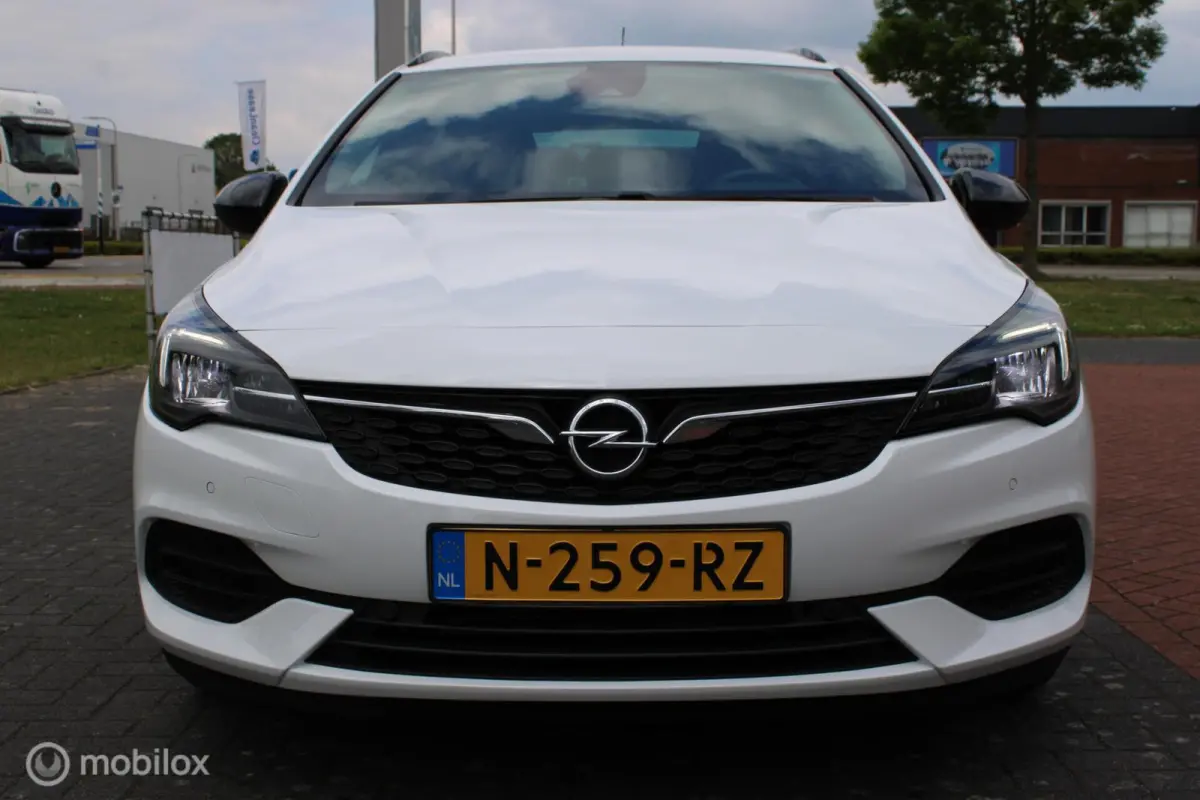 1.2 Design & Tech, Camera, Voor + achter Pdc, App connect, Clima, Dode hoek Detectie, Navi, Cruise, Comfort stoelen, 16 inch Lmv.
