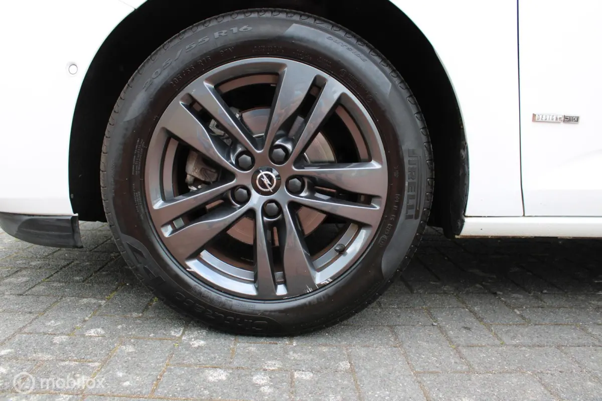 1.2 Design & Tech, Camera, Voor + achter Pdc, App connect, Clima, Dode hoek Detectie, Navi, Cruise, Comfort stoelen, 16 inch Lmv.