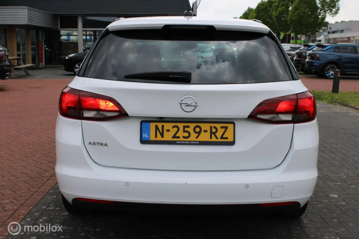 1.2 Design & Tech, Camera, Voor + achter Pdc, App connect, Clima, Dode hoek Detectie, Navi, Cruise, Comfort stoelen, 16 inch Lmv.