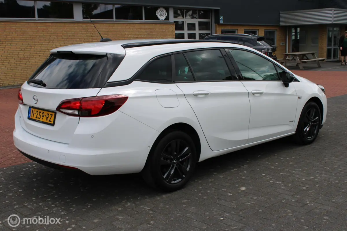 1.2 Design & Tech, Camera, Voor + achter Pdc, App connect, Clima, Dode hoek Detectie, Navi, Cruise, Comfort stoelen, 16 inch Lmv.