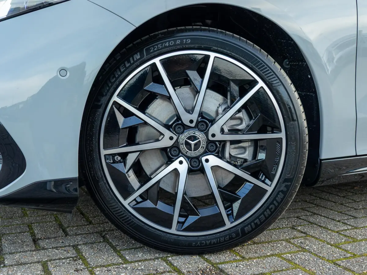 Limousine 250+ Launch Edition 85.5 kWh