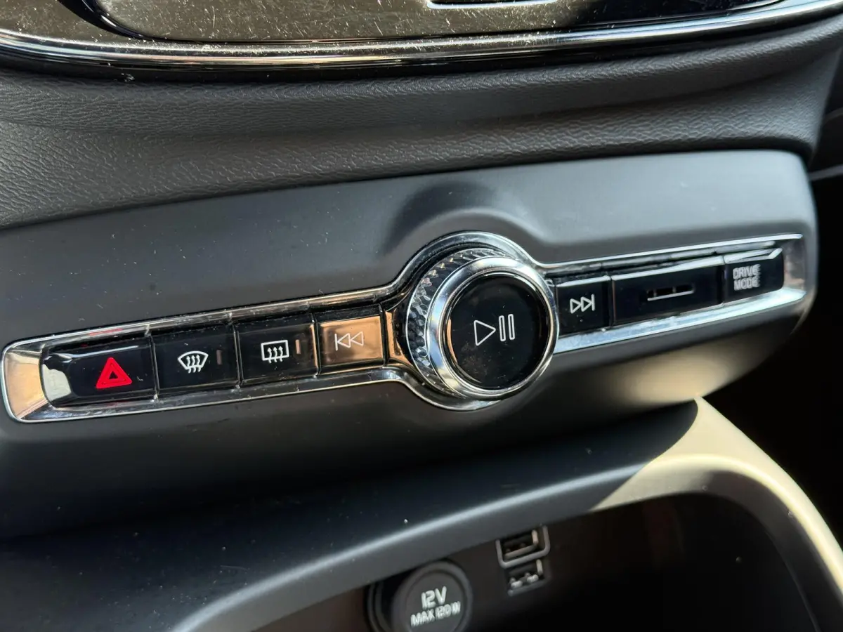 T4 Plug-in hybrid Plus Dark | Trekhaak | H&K Audio | BLIS |  Elektr. stoel