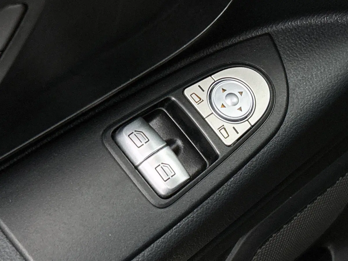 114 CDI Lang Automaat Apple Carplay Camera Trekhaak Cruise control Airco Bluetooth