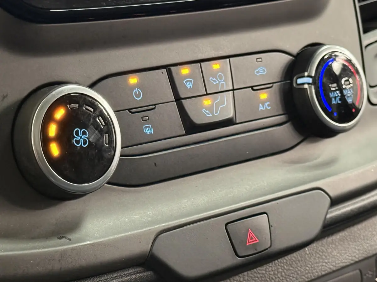 300 2.0 TDCI L2H1 Trend Automaat Airco Navigatie Cruise Control Camera Parkeersensoren