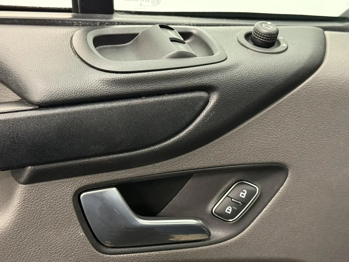 300 2.0 TDCI L2H1 Trend Automaat Airco Navigatie Cruise Control Camera Parkeersensoren