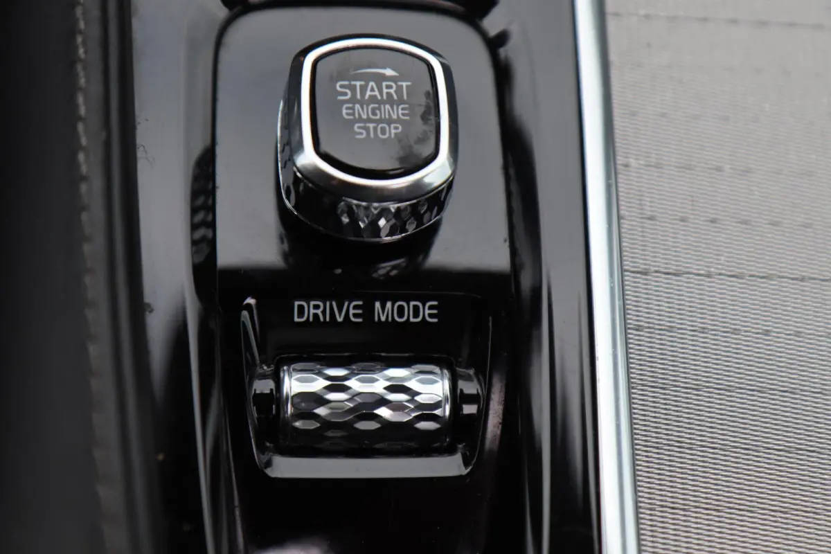 2.0 T8 Twin Engine 391 pk AWD R-Design Intro Edition 7 Persoons