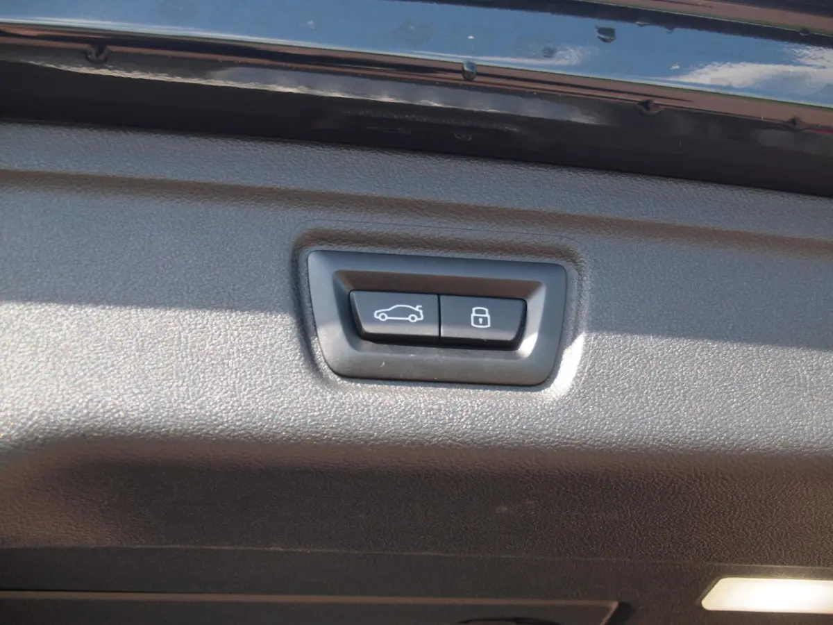 320e | LCI | M-Pakket | Panoramadak | Sfeerverlichting | Facelift |