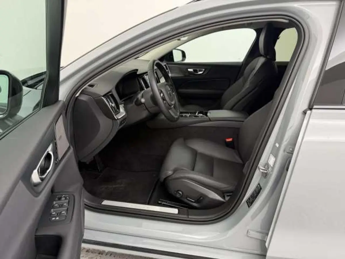 2.0 T8 Plug-in hybrid AWD Plus Dark ** LEDER, H&K Sound, 360gr, 19-inch LMV, WINTER, MEMORY ** 1e EIG - UNFALLFREI ** ** INFORMEER OOK NAAR ONZE AANTREKKELIJKE FINANCIAL-LEASE TARIEVEN **