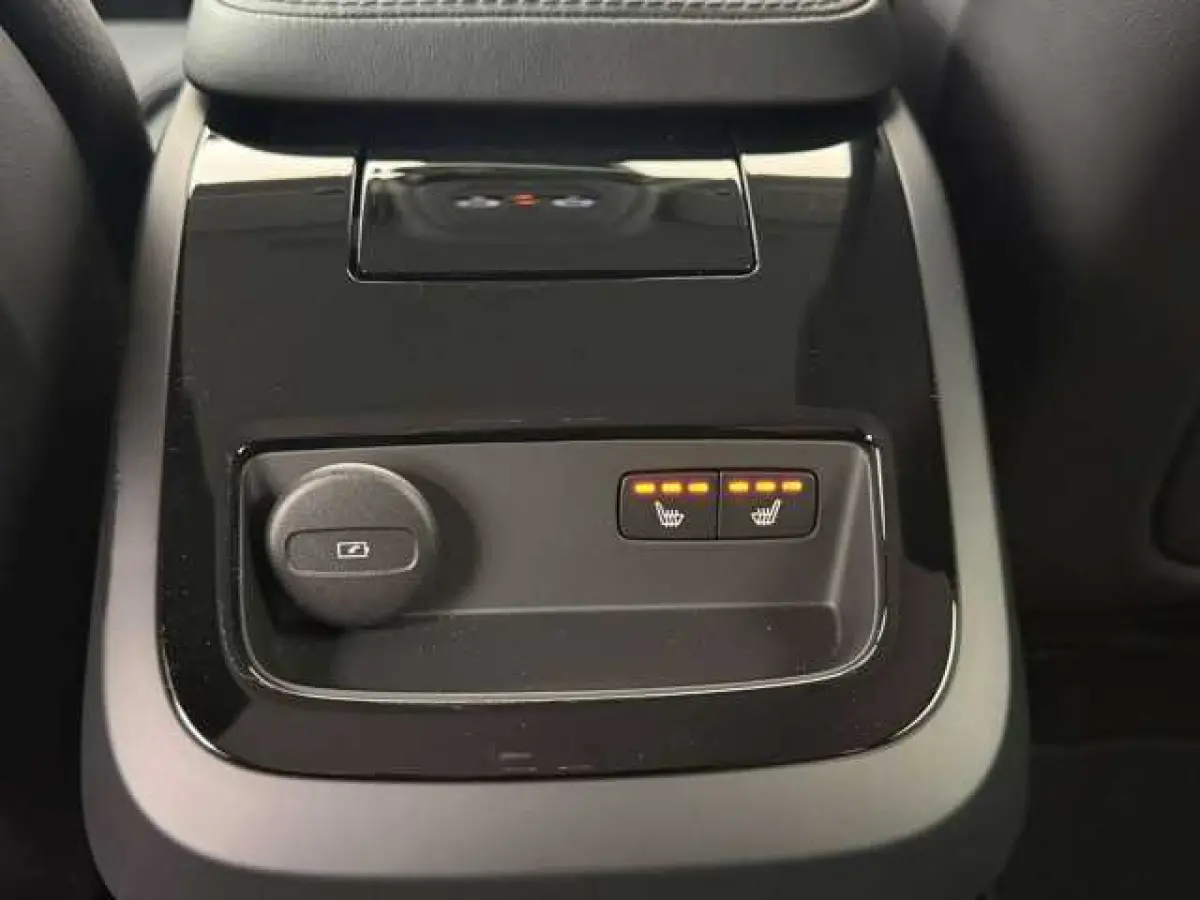 2.0 T8 Plug-in hybrid AWD Plus Dark ** LEDER, H&K Sound, 360gr, 19-inch LMV, WINTER, MEMORY ** 1e EIG - UNFALLFREI ** ** INFORMEER OOK NAAR ONZE AANTREKKELIJKE FINANCIAL-LEASE TARIEVEN **