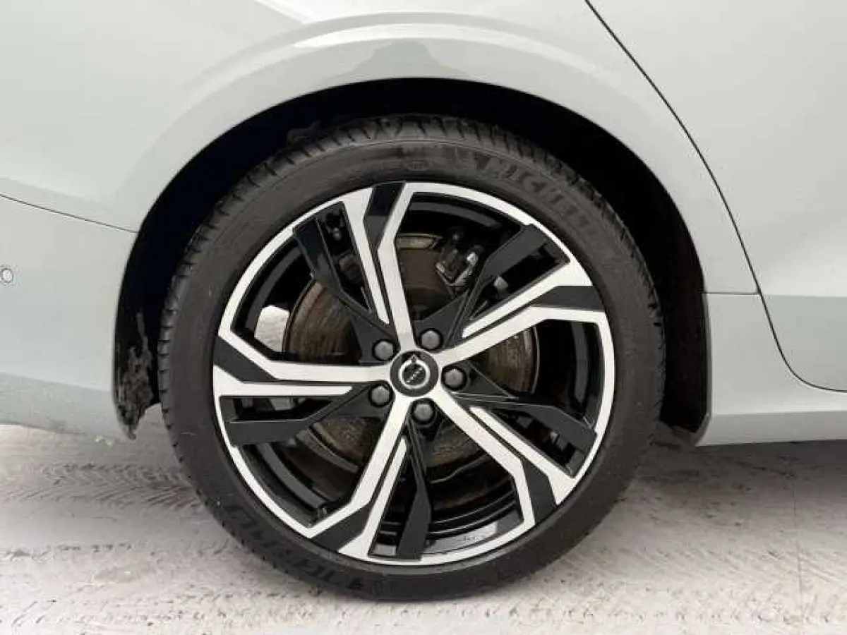 2.0 T8 Plug-in hybrid AWD Plus Dark ** LEDER, H&K Sound, 360gr, 19-inch LMV, WINTER, MEMORY ** 1e EIG - UNFALLFREI ** ** INFORMEER OOK NAAR ONZE AANTREKKELIJKE FINANCIAL-LEASE TARIEVEN **