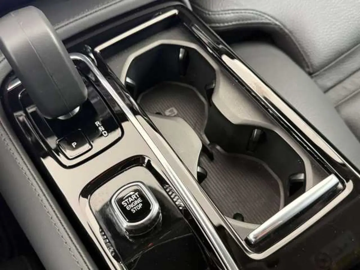2.0 T8 Plug-in hybrid AWD Plus Dark ** LEDER, H&K Sound, 360gr, 19-inch LMV, WINTER, MEMORY ** 1e EIG - UNFALLFREI ** ** INFORMEER OOK NAAR ONZE AANTREKKELIJKE FINANCIAL-LEASE TARIEVEN **