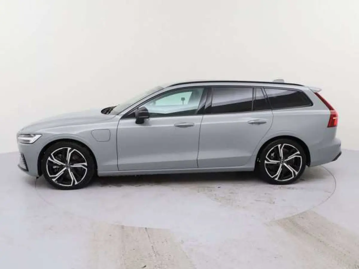 2.0 T8 Plug-in hybrid AWD Plus Dark ** LEDER, H&K Sound, 360gr, 19-inch LMV, WINTER, MEMORY ** 1e EIG - UNFALLFREI ** ** INFORMEER OOK NAAR ONZE AANTREKKELIJKE FINANCIAL-LEASE TARIEVEN **