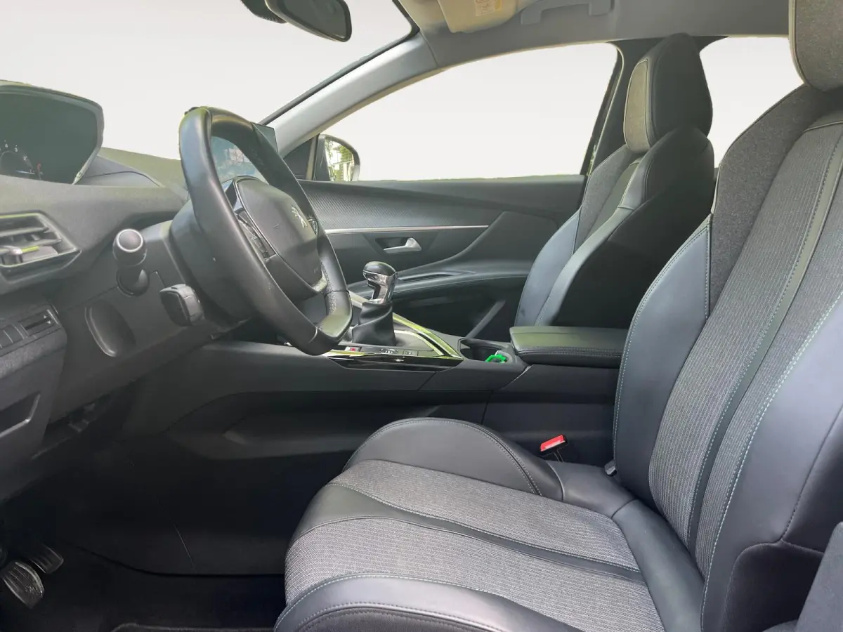 1.2 PureTech Allure Pack | Navigatie | Carplay | Parkeercamera