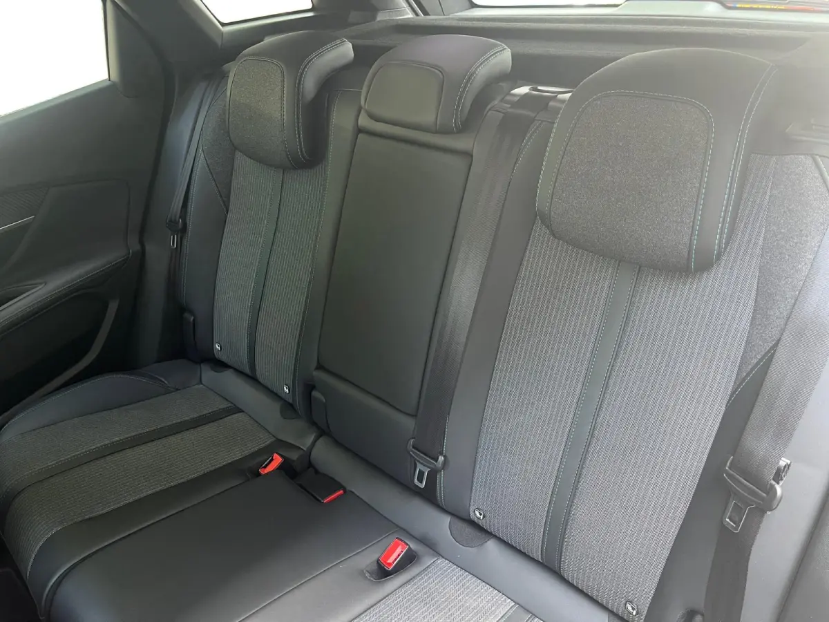 1.2 PureTech Allure Pack | Navigatie | Carplay | Parkeercamera