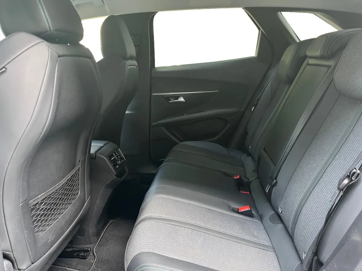 1.2 PureTech Allure Pack | Navigatie | Carplay | Parkeercamera
