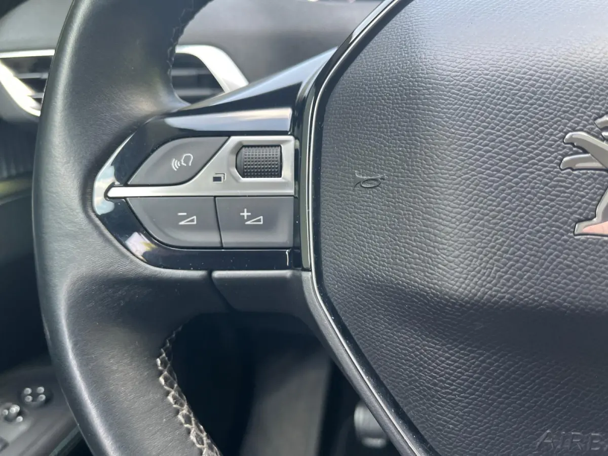 1.2 PureTech Allure Pack | Navigatie | Carplay | Parkeercamera
